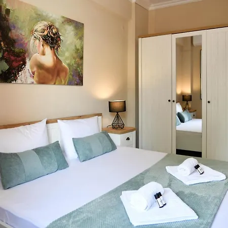 Secret Yard Luxury * Anemomylos