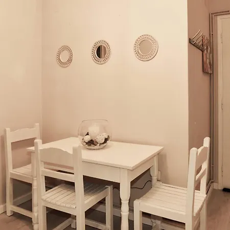 Secret Yard Luxury * Anemomylos