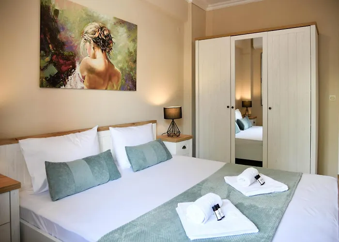 Secret Yard Luxury * Anemomylos