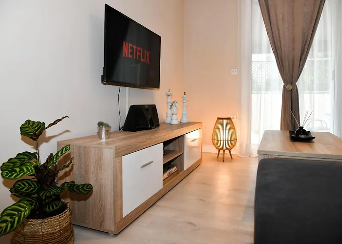 Secret Yard Luxury شقة Anemomylos